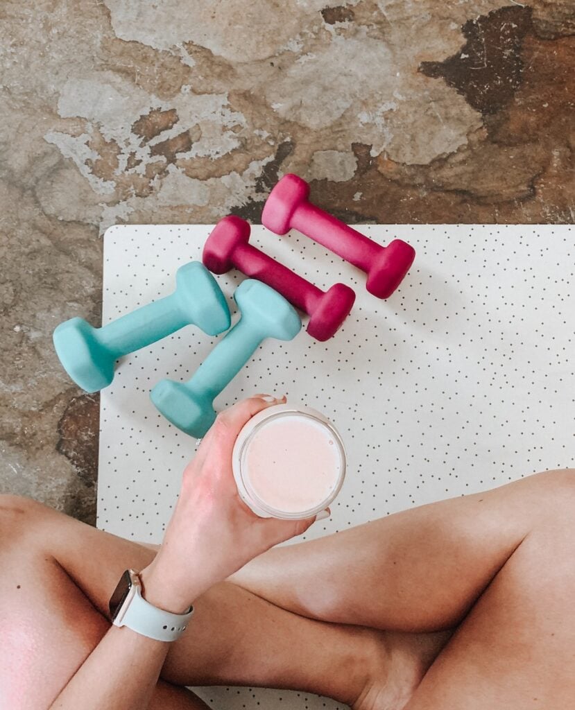 A balanced scale with fruits on one side and exercise equipment on the other, symbolizing the perfect pairing of nutrition and exercise for a healthy lifestyle.